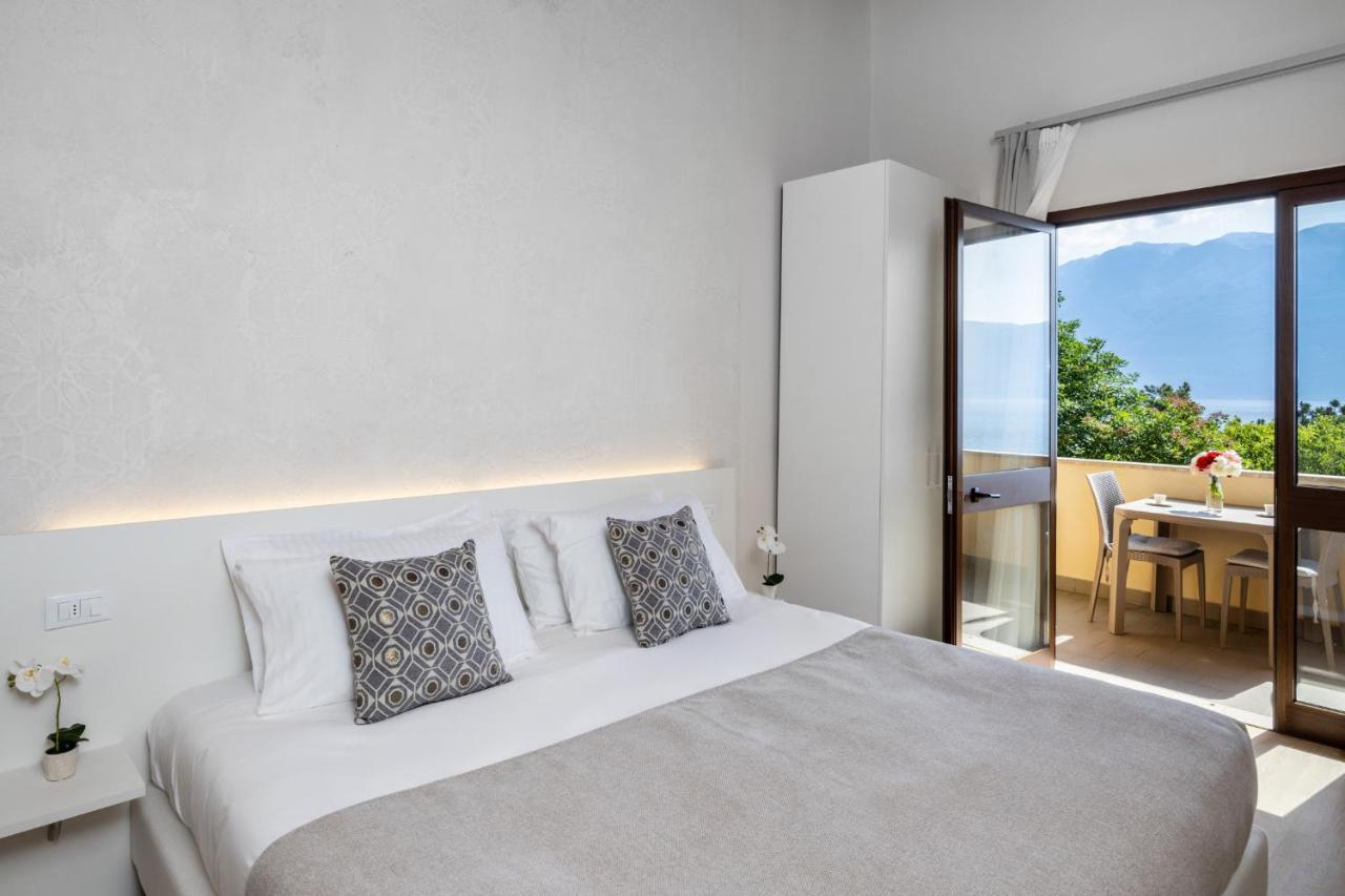 Hotel Meandro - Lake View Gargnano Luaran gambar