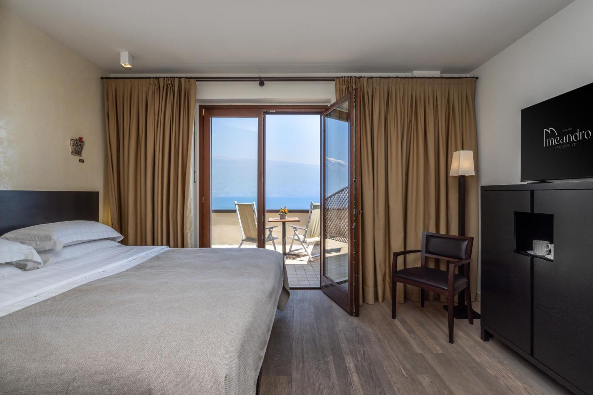Hotel Meandro - Lake View Gargnano Bilik gambar