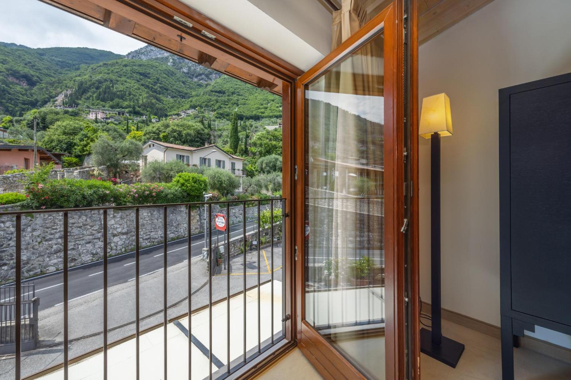 Hotel Meandro - Lake View Gargnano Bilik gambar