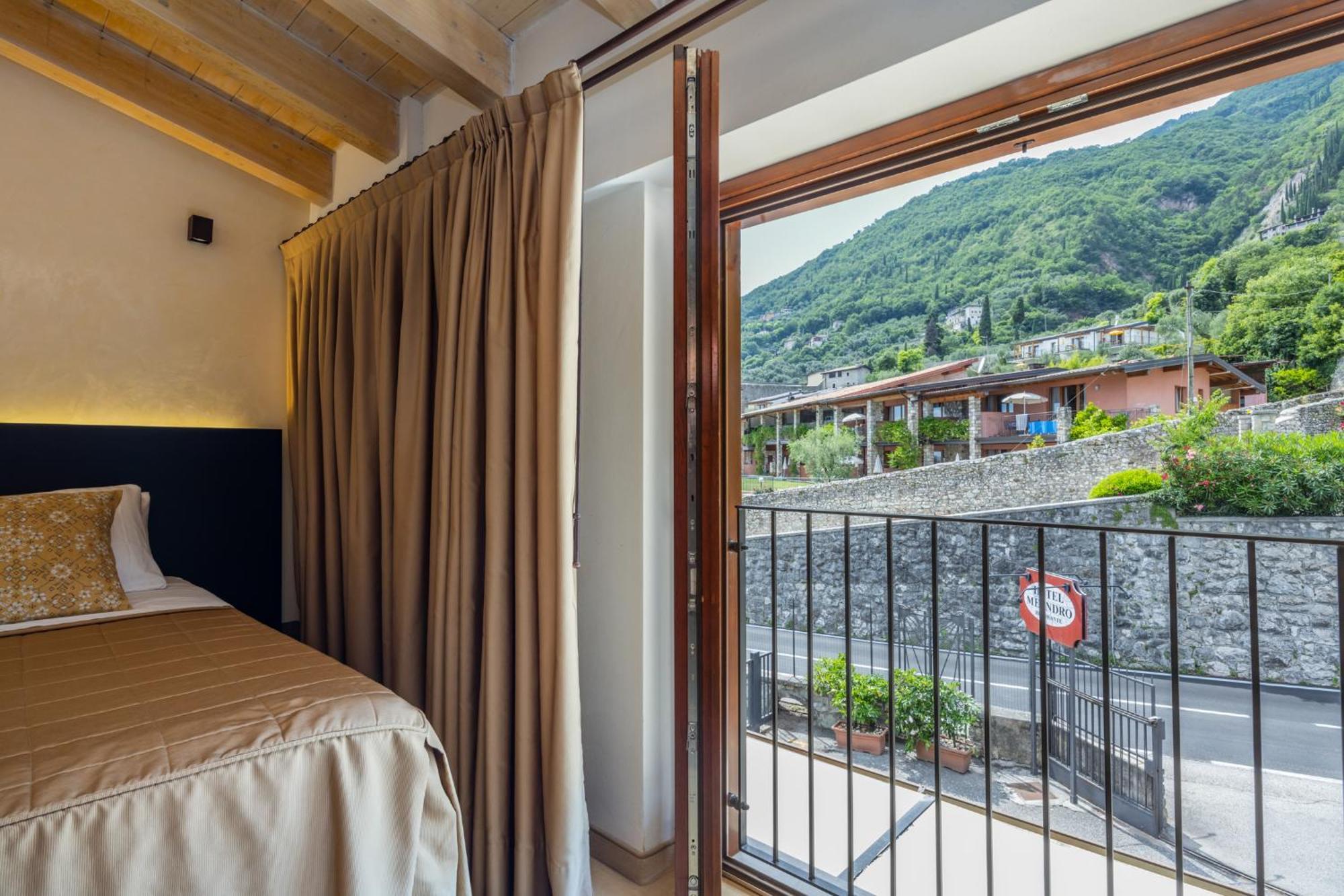Hotel Meandro - Lake View Gargnano Bilik gambar