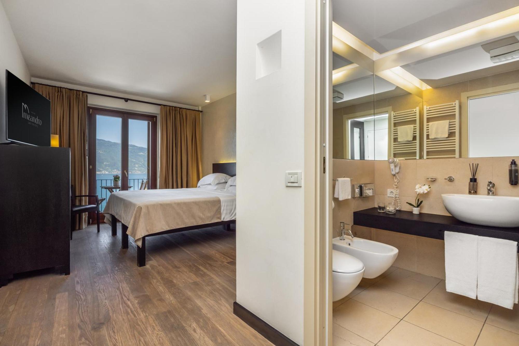 Hotel Meandro - Lake View Gargnano Luaran gambar