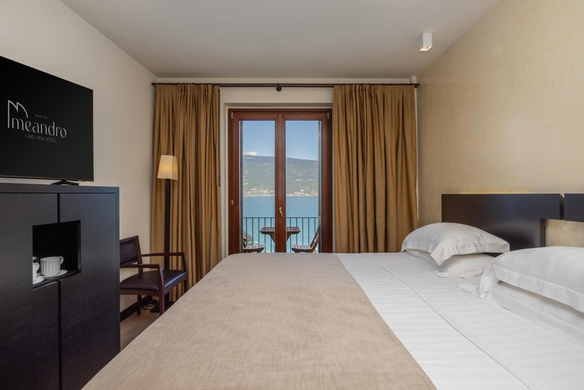 Hotel Meandro - Lake View Gargnano Luaran gambar