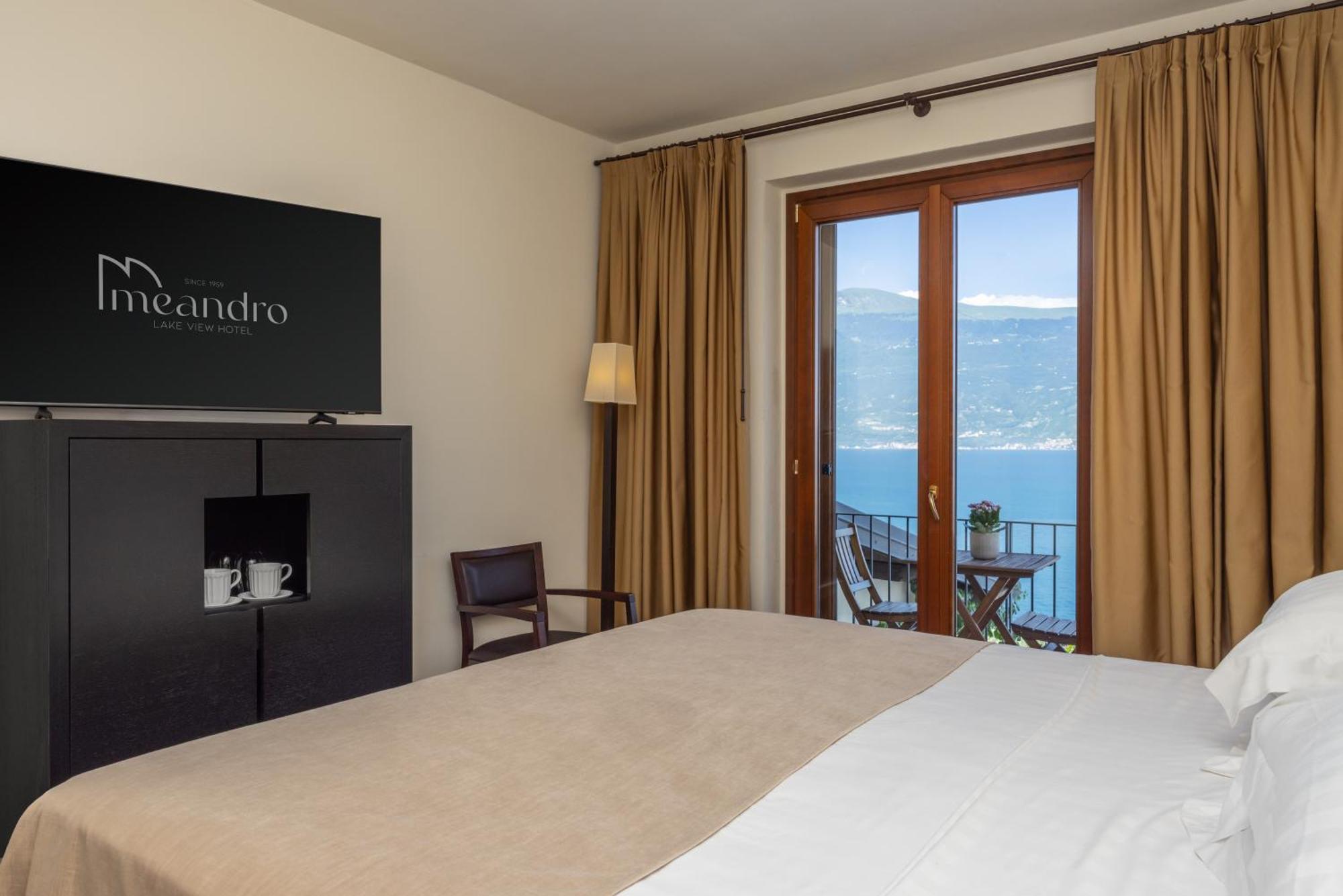 Hotel Meandro - Lake View Gargnano Luaran gambar