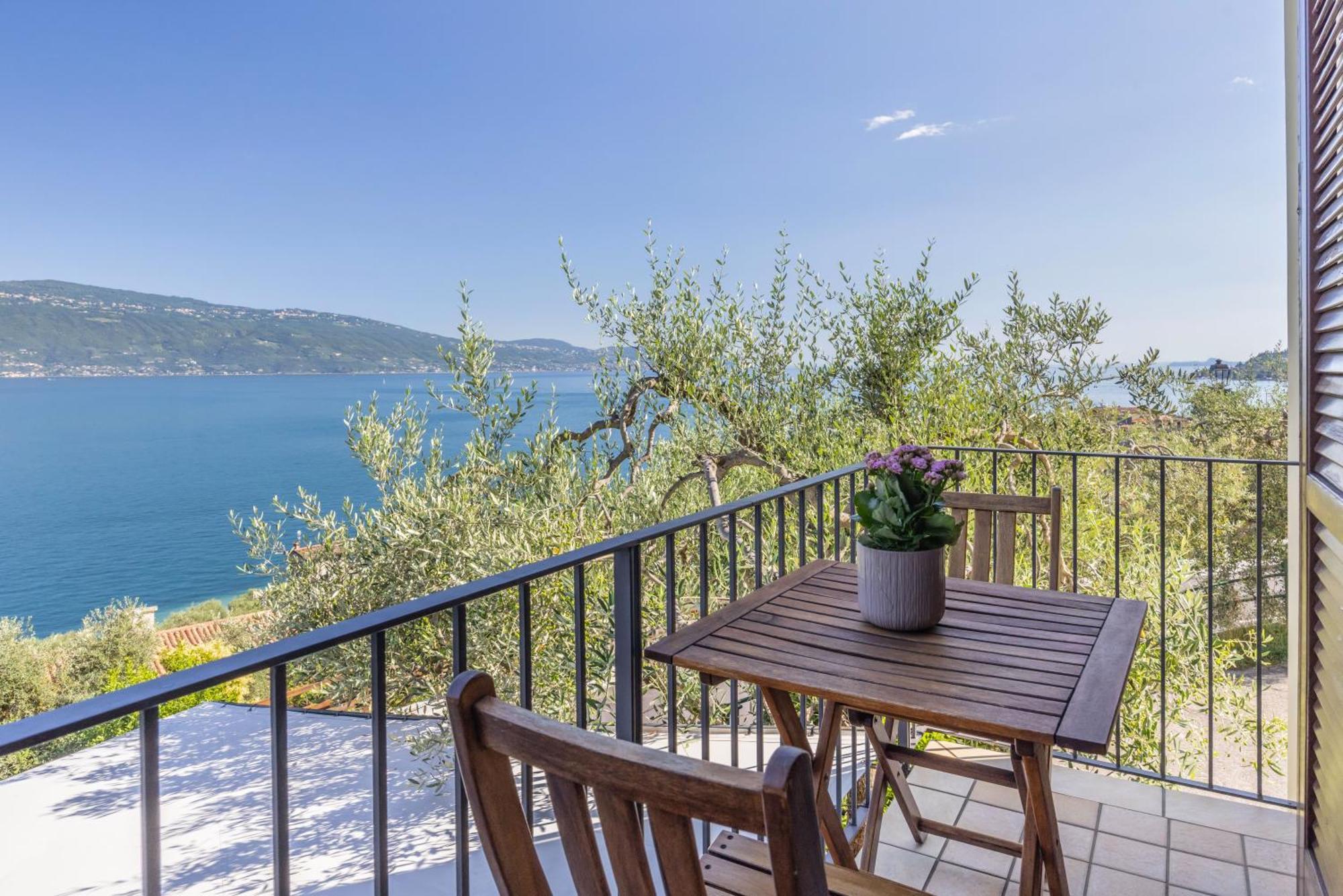 Hotel Meandro - Lake View Gargnano Luaran gambar